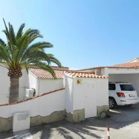 Emilia 4 Pax Κάλπε