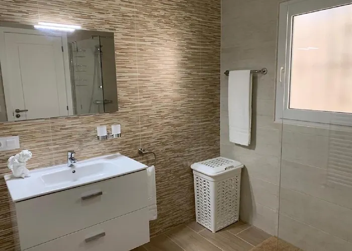 Emilia 4 Pax * קלפה