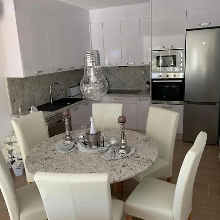 Villa Emilia 4 Pax *