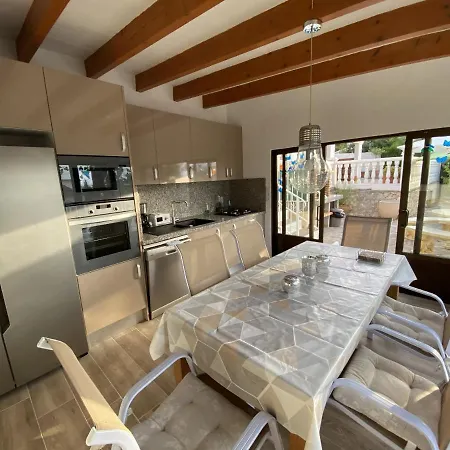 Emilia 4 Pax Villa