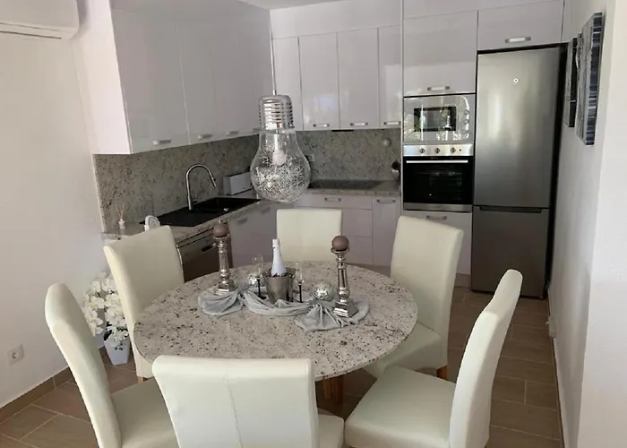 Villa Emilia 4 Pax *