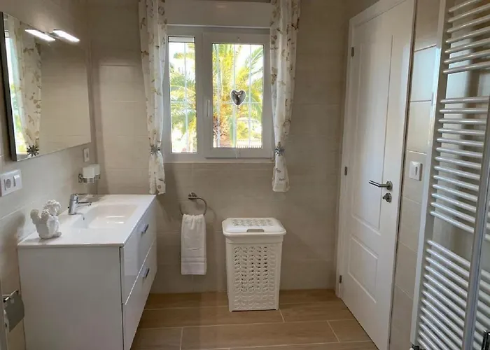 Emilia 4 Pax * Calpe